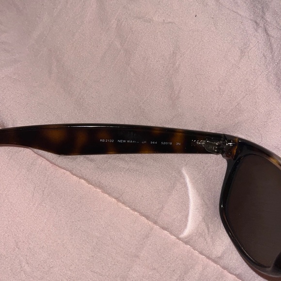 Ray-Ban New Wayfarer Bicolor Tortoise Sunglasses - Picture 6 of 8